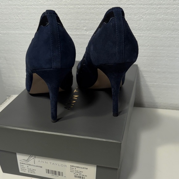 NIB Ann Taylor Ramona Midnight Blue / Black Leather Suede scallop pumps - Picture 6 of 9